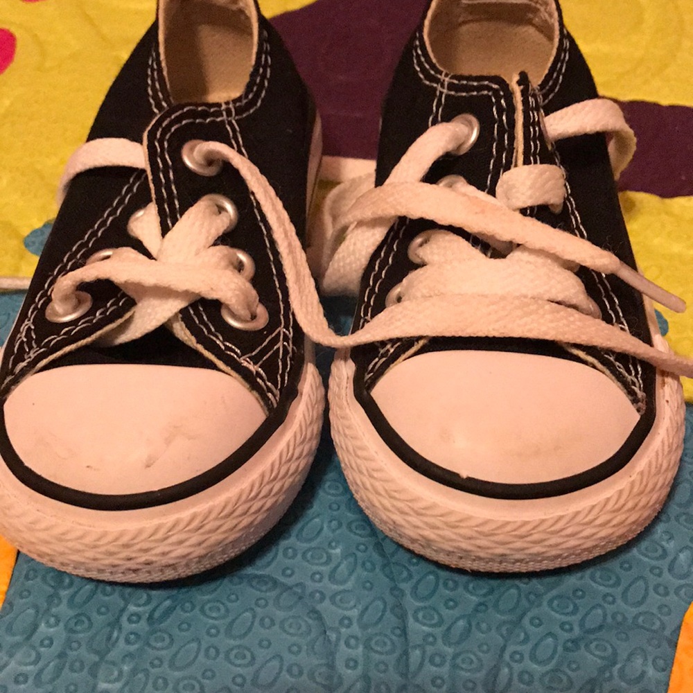 Converse - Picture 2 of 3
